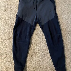 Nike Men's Two-Tone Navy and Gray Joggers